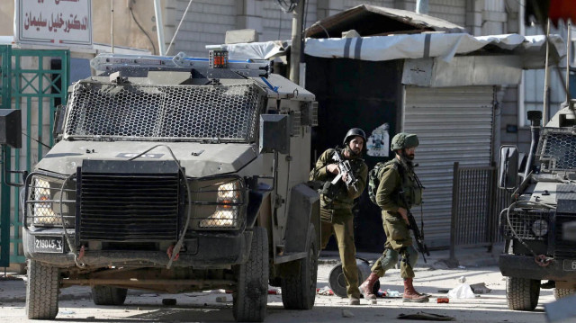 جيش الاحتلال يعتقل 35 فلسطينيا في الضفة الغربية