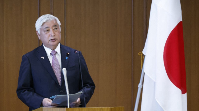 Le ministre japonais de la défense, Gen Nakatani, participe à une conférence de presse conjointe avec le secrétaire américain à la défense, Pete Hegseth (sans photo), au ministère de la défense à Tokyo, le 30 mars 2025.