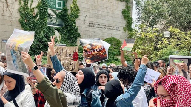القدس.. طلاب عرب وإسرائيليون بالجامعة العبرية ينددون بالإبادة بغزة