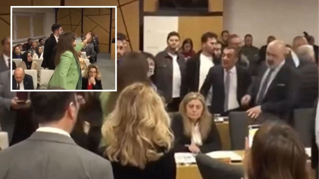 CHP yönetimindeki Afyonkarahisar Belediyesi’nin belediye meclis toplantısına yaşanan tartışmalar damga vurdu.