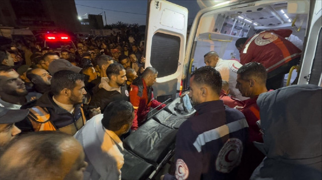موظفو الهلال الأحمر بغزة ينددون بـ"مجزرة المسعفين" ويؤكدون مواصلة العمل