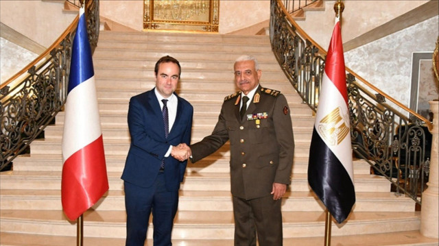 وزير الدفاع المصري يؤكد أهمية تضافر الجهود الدولية للتهدئة بغزة