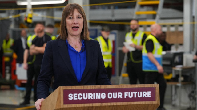 La chancelière britannique, Rachel Reeves, lors d'une visite à une usine de voitures Jaguar Land Rover (JLR) à Birmingham, dans le centre de l'Angleterre, le 7 avril 2025.