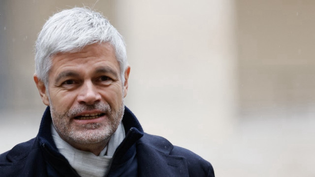 Le député français Laurent Wauquiez arrive pour assister à la cérémonie d'enterrement du président du Conseil constitutionnel et de l'Assemblée nationale française, Jean-Louis Debre, à la cathédrale Saint-Louis-des-Invalides à Paris, le 10 mars 2025.