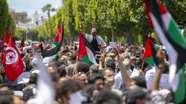 تونس.. مئات المواطنين يتظاهرون تضامنا مع الشعب الفلسطيني