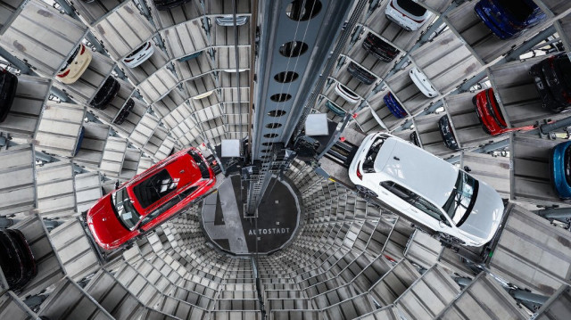 Ttour de stockage du constructeur automobile allemand Volkswagen, sur le site du siège de l’entreprise à Wolfsburg, dans le centre de l’Allemagne, le 11 mars 2025.