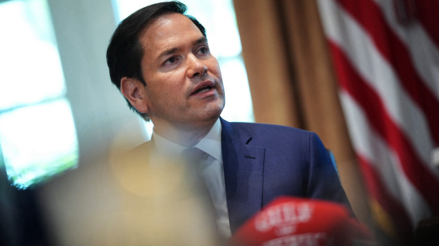Le secrétaire d'État américain Marco Rubio s'exprime lors d'une réunion du cabinet à la Maison Blanche le 30 avril 2025 à Washington, DC. Trump a convoqué cette réunion alors que des rapports publiés aujourd'hui indiquent que l'économie américaine s'est contractée de 0,3 % au premier trimestre 2025, le premier résultat négatif en trois ans, en raison d'une augmentation massive des importations avant les droits de douane prévus par l'administration.
