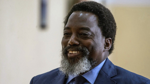 Le président de la République démocratique du Congo (RDC) Joseph Kabila regarde dans le hall du Palais de la Nation à Kinshasa, le 9 décembre 2018, alors qu'il arrive pour une conférence de presse.