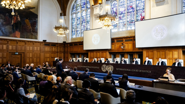 Une vue générale montre les membres de la Cour internationale de justice (CIJ) et les participants au troisième jour des audiences d'une semaine à la CIJ sur les obligations d'Israël envers les agences de l'ONU fournissant de l'aide aux Palestiniens à Gaza, à La Haye, le 30 avril 2025. La CIJ entend des dizaines de nations et d'organisations afin de rédiger un avis consultatif sur les obligations humanitaires d'Israël à l'égard des Palestiniens, plus de 50 jours après le blocage total de l'aide entrant dans la bande de Gaza ravagée par la guerre.