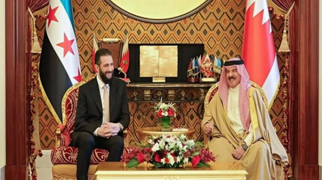 الشرع يبحث مع عاهل البحرين العلاقات الثنائية والتطورات الإقليمية