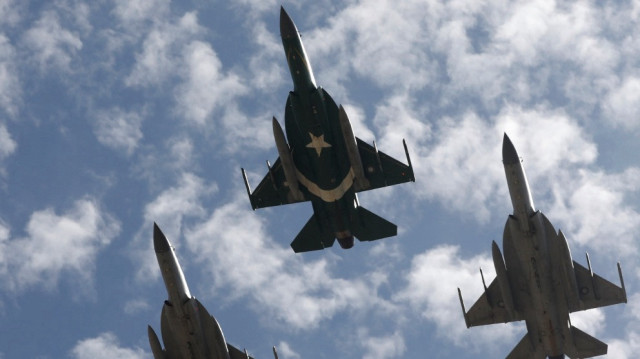 انڈیا اور پاکستان کے درمیان کشیدگی انڈین کے زیر انتظام کشمیر میں سیاحوں پر ہونے والے حملے کے بعد بڑھی تھی۔ 
