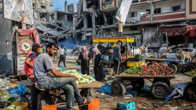 غزة تموت جوعا.. كيلو الدقيق بـ10 دولارات ولتر الوقود بـ27 
