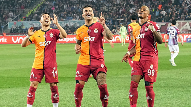 Galatasaraylı futbolcuların gol sevinci.