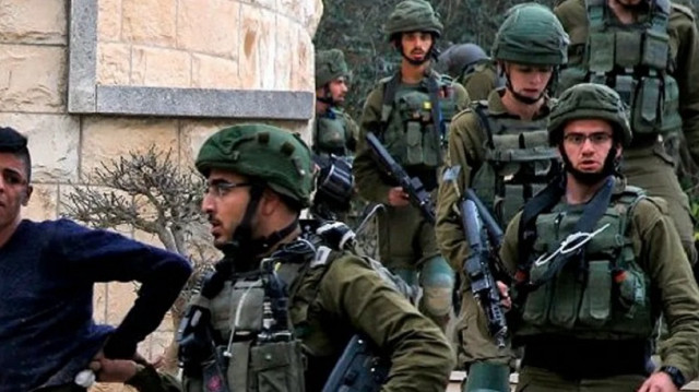 بينهم سيدة.. الاحتلال الإسرائيلي يعتقل 8 فلسطينيين بالضفة