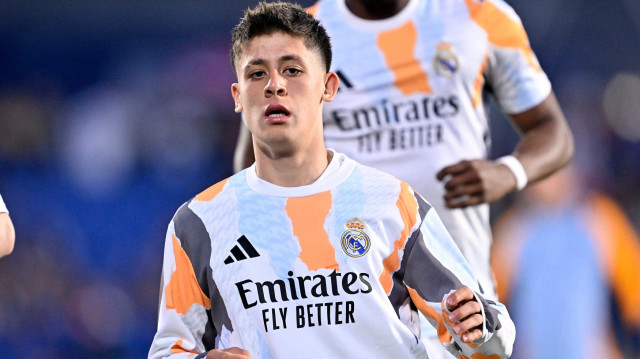 İspanya Birinci Futbol Ligi (La Liga) 33. hafta maçında, Getafe ile Real Madrid takımları Madrid'deki Coliseum Alfonso Perez Stadı'nda karşı karşıya geldi. Karşılaşma öncesinde, Real Madrid takımının futbolcusu Arda Güler, saha içinde ısınma hareketleri yaptı.