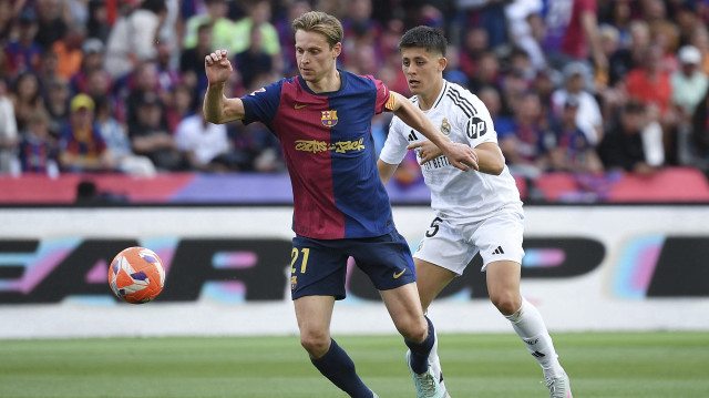 Arda Güler, Barcelona-Real Madrid maçına ilk 11'de başladı.
