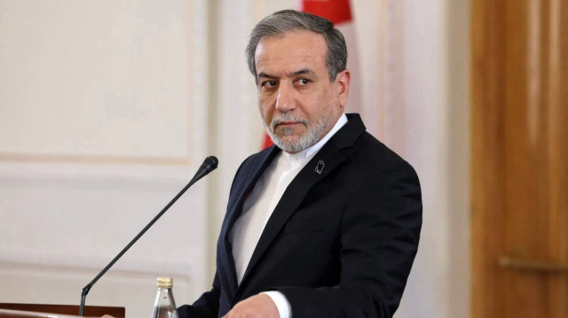وزير الخارجية الإيراني: لا تراجع عن حقوقنا النووية