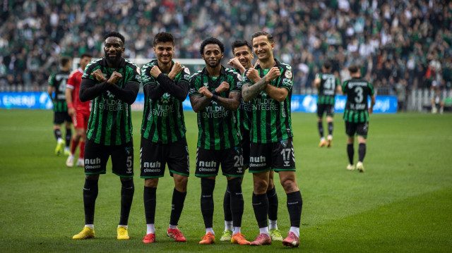 Trendyol 1. Lig'in 38. ve son haftasında, Kocaelispor ile Emre Gökdemir İnşaat Ankara Keçiörengücü, Yıldız Entegre Kocaeli Stadyumu'nda karşılaştı. Kocaelispor oyuncuları, gol sevinci yaşadı.