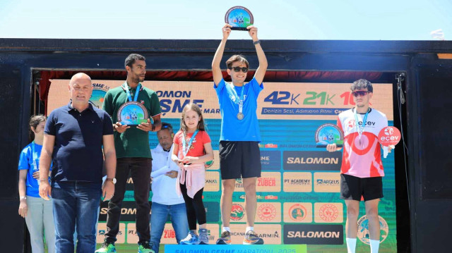 Dereceye girenler ödüllerini aldı.