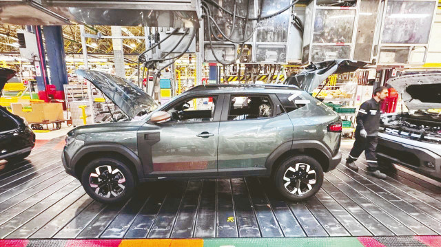 Araç grubu bazında kapasite kullanım oranları ise hafif araçlarda yüzde 67, kamyon grubunda yüzde 49, otobüsmidibüs grubunda yüzde 60 ve traktörde yüzde 44 seviyesinde gerçekleşti.