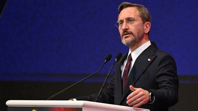 Fahrettin Altun, "Bölücü terör örgütünün silah bırakma ve kendisini feshetme kararının açıklanması, Cumhurbaşkanımız Sayın Recep Tayyip Erdoğan’ın liderliğinde yürütülen Terörsüz Türkiye sürecinin önemli bir aşamayı güçlenerek katettiğinin net bir göstergesi olmuştur."