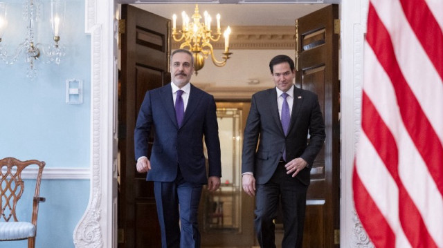 Le secrétaire d'État américain Marco Rubio rencontre le ministre turc des Affaires étrangères Hakan Fidan dans la salle des traités du département d'État à Washington, DC, le 25 mars 2025.