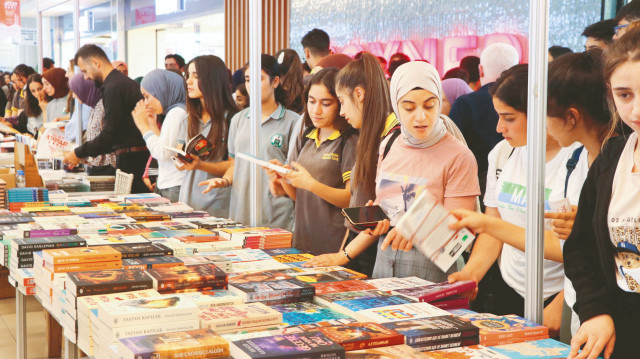 Söyleşiler, imza günleri ve kültürel etkinliklerle binlerce kitapseveri aynı çatı altında buluşturulacak.