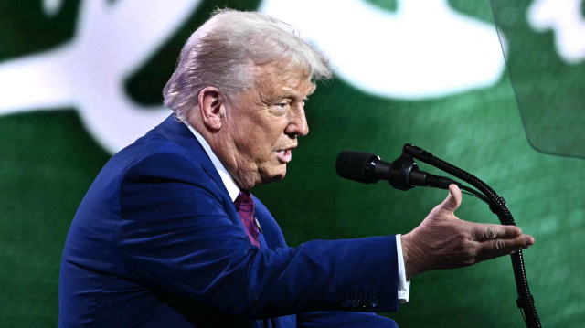 Suudi Arabistan'daki İş Forumu'nda konuşan ABD Başkanı Trump.
