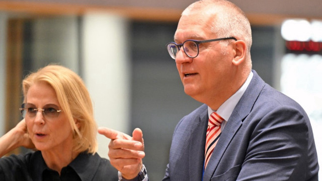 Le vice-ministre des Finances de la République tchèque, Marek Mora, arrive à une réunion du Conseil "Affaires économiques et financières" (ECOFIN) de l'Union européenne (UE) au siège du Conseil européen à Bruxelles, le 13 mai 2025.