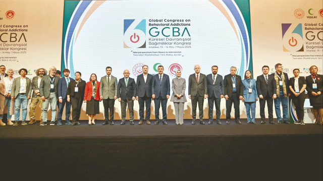 Kongre, Emine Erdoğan’ın mesajıyla açıldı. Programa İstanbul Valisi Davut Gül de katıldı.