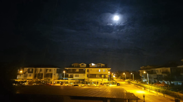 Muğla'da deprem anında güvenlik kamerasına yansıyan görüntü