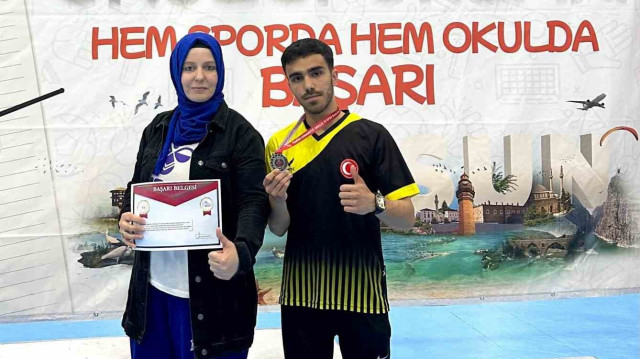 Elazığlı sporcu bilek güreşinde Türkiye 2’ncisi oldu