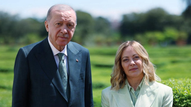 Turkish President Recep Tayyip Erdogan (L) and Italian Prime Minister Giorgia Meloni (R)