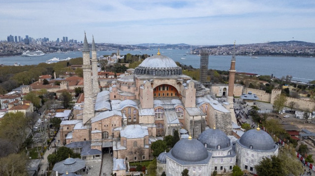 Le ministre iranien des Affaires étrangères, Abbas Erakchi, a annoncé que des discussions sur le dossier nucléaire entre l’Iran et les pays européens, à savoir le Royaume-Uni, la France et l’Allemagne, se tiendront à Istanbul le 16 mai.