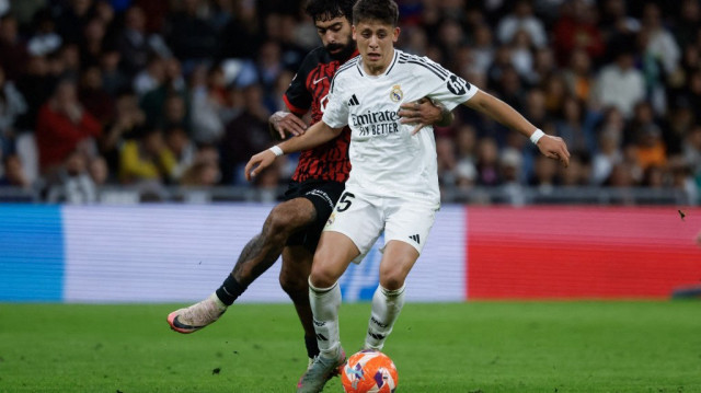 Le milieu de terrain turc du Real Madrid, Arda Güler, lors du match de championnat d’Espagne entre le Real Madrid CF et le RCD Majorque au stade Santiago Bernabéu, à Madrid, le 14 mai 2025.