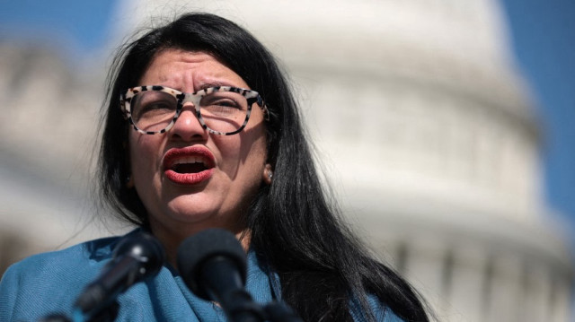 La députée américaine Rashida Tlaib (D-MI) s'exprime lors d'une conférence de presse sur le contrôle de la sécurité intérieure par le Congrès devant le Capitole des États-Unis le 8 avril 2025 à Washington, DC.