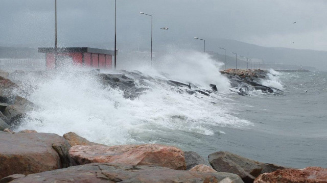 Meteoroloji'den 3 il için kuvvetli fırtına uyarısı: Hızı 90 kilometreye ulaşacak