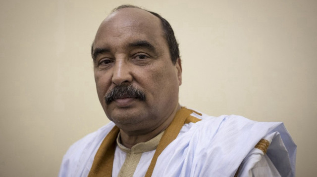 Le président mauritanien Mohamed Ould Abdel Aziz pose lors d'une séance photo pendant le "Festival des villes anciennes" à Oualata, dans le sud-est de la Mauritanie. Le 14 mai 2025, une cour d'appel a condamné l'ancien président mauritanien Mohamed Ould Abdel Aziz à 15 ans de prison pour abus de pouvoir et détournement de fonds.
