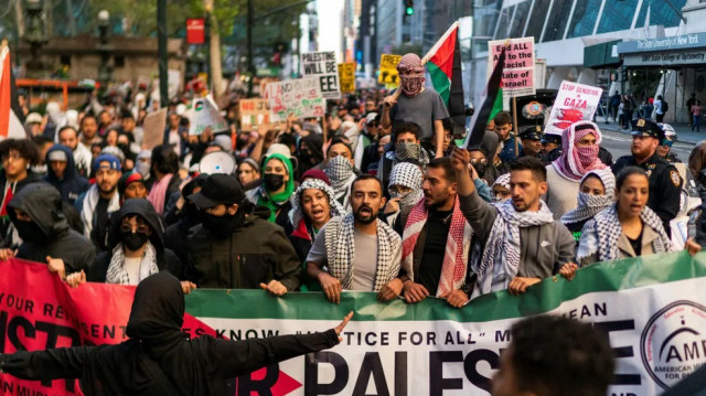 مشاجرات بين متظاهرين مؤيدين لفلسطين وأنصار الاحتلال في نيويورك