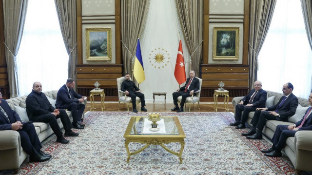 Le président ukrainien Volodymyr Zelensky a annoncé, jeudi, l’envoi d’une délégation dirigée par le ministre de la Défense, Rustem Umerov, à Istanbul pour engager des discussions avec des responsables russes.