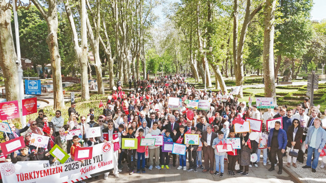 15 Mayıs Aile Günü dolayısıyla Gülhane Parkı'nda düzenlenen etkinliğe huzurevi sakinleri, Aile ve Sosyal Hizmetler Bakanlığı hizmetlerinden yararlanan aileler ile çocuklar katıldı.