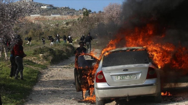 مستوطنون إسرائيليون يحرقون 15 مركبة فلسطينية شمالي الضفة