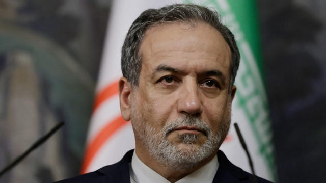 Le ministre iranien des affaires étrangères, Abbas Araghchi, participe à une conférence de presse conjointe avec le ministre russe des affaires étrangères à la suite de leurs entretiens à Moscou, le 18 avril 2025.