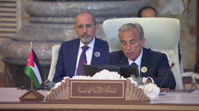 رئيس وزراء الأردن: همنا الأول وقف الحرب وإنهاء الكارثة بغزة