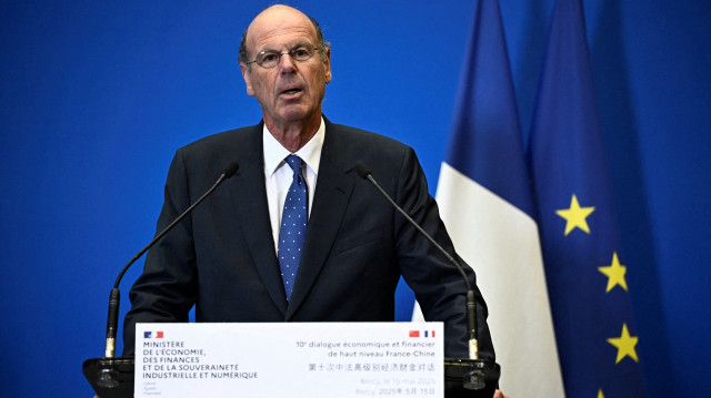 Le ministre français de l'Économie, des Finances et de la Souveraineté industrielle et numérique, Eric Lombard, donne une conférence de presse lors du 10e dialogue économique et financier de haut niveau France-Chine, au ministère de l'Économie, à Paris, le 15 mai 2025.