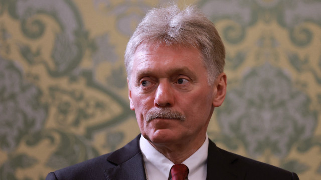 Le porte-parole du Kremlin, Dmitri Peskov, assiste à une réunion entre le président russe et le secrétaire général du Parti communiste vietnamien à Moscou, le 10 mai 2025, lors des célébrations du 80e anniversaire de la victoire de l'Union soviétique sur l'Allemagne nazie lors de la Seconde Guerre mondiale.
