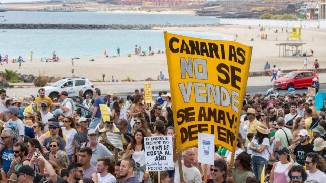 İspanyollar, Kanarya Adaları'nda sürdürülebilir turizm talebiyle meydanlara indi