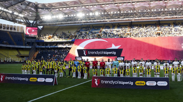 Fenerbahçeli oyuncudan kendi tribünlerine skandal hareket
