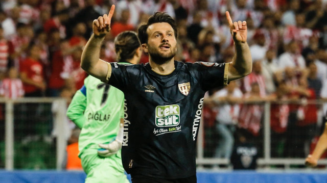 Murat Cem Akpınar'ın gol sevinci.