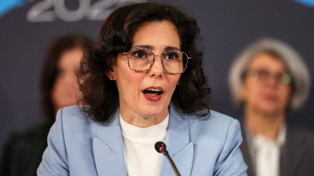 Hadja Lahbib, commissaire européenne chargée de la préparation, de la gestion des crises et de l'égalité, s'adresse aux participants à la conférence de Londres sur le Soudan 2025, à Lancaster House, à Londres, le 15 avril 2025. De hauts fonctionnaires internationaux se réunissent à Londres dans le but de tracer une voie vers la paix pour le Soudan à l'occasion du deuxième anniversaire de son brutal conflit civil, mais sans la présence des parties belligérantes.